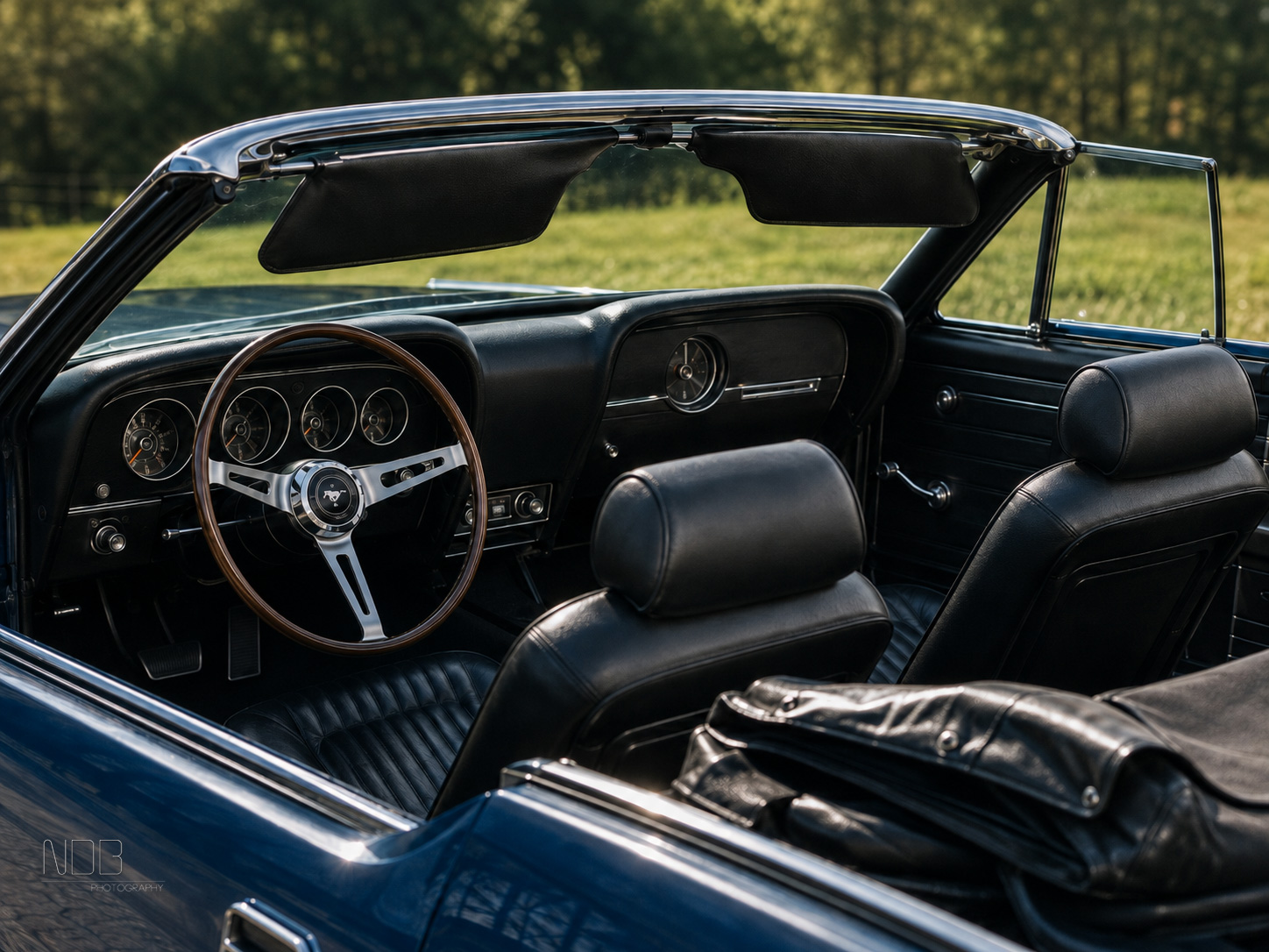Innenraum des 1969 Ford Mustang Cabrio bei offenem Verdeck